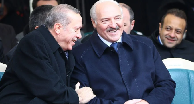 Erdoğan aprova acordo de investimento com Belarus em meio a sanções internacionais em Minsk por ajudar a Rússia 