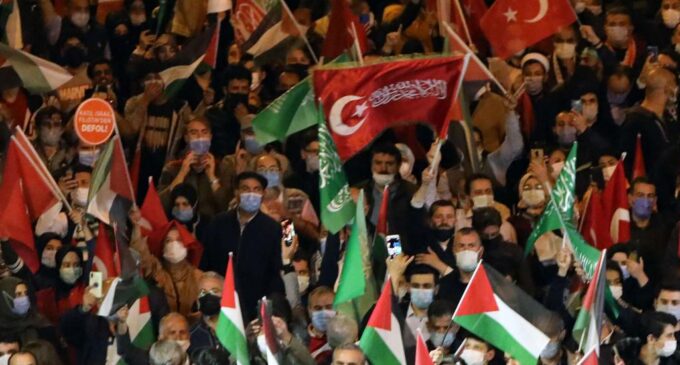 Hamas enfrenta riscos e oportunidades devido à melhoria dos laços entre Israel e Turquia 