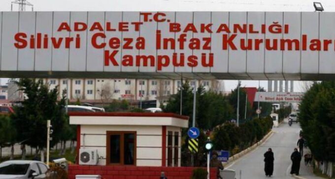 Reclusos entram em greve de fome após mortes na Prisão de Silivri, na Turquia