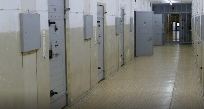 Autoridades prisionais confiscam pertences de detentos que se queixaram de superlotação 
