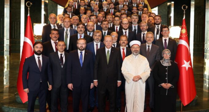 Braço religioso da Turquia se prepara para campanha intensiva em meio a diáspora para a candidatura de reeleição de Erdoğan 