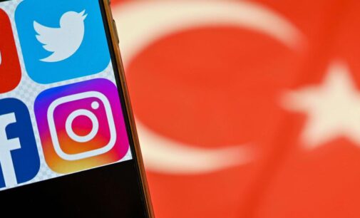 Lei de desinformação da Turquia reforça controle de Erdoğan sobre mídia social 
