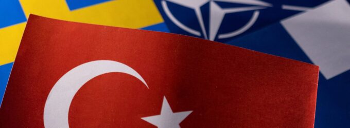 Turquia renova pedidos de extradição com a Finlândia, Suécia, após acordo da OTAN 