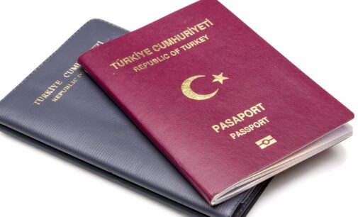 Decisão do tribunal superior que impede proibição arbitrária de passaportes entra em vigor