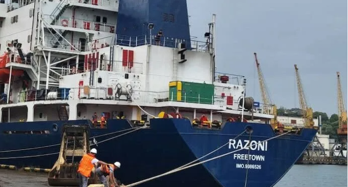 Navio com grãos ucranianos recusados pelo Líbano atraca na Turquia