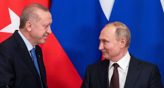 Putin tem a chave para a reeleição de Erdoğan, diz o analista russo