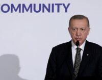 Erdogan diz que os cortes de taxas da Turquia continuarão “enquanto eu estiver no poder”
