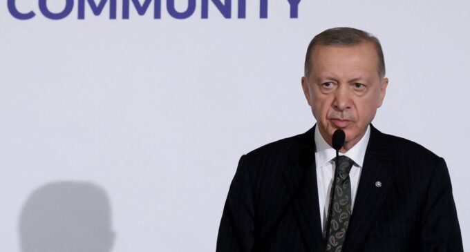 Erdogan diz que os cortes de taxas da Turquia continuarão “enquanto eu estiver no poder”