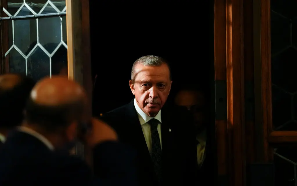 erdogan-turquia-permite-penas-prisao-considere-fake-news