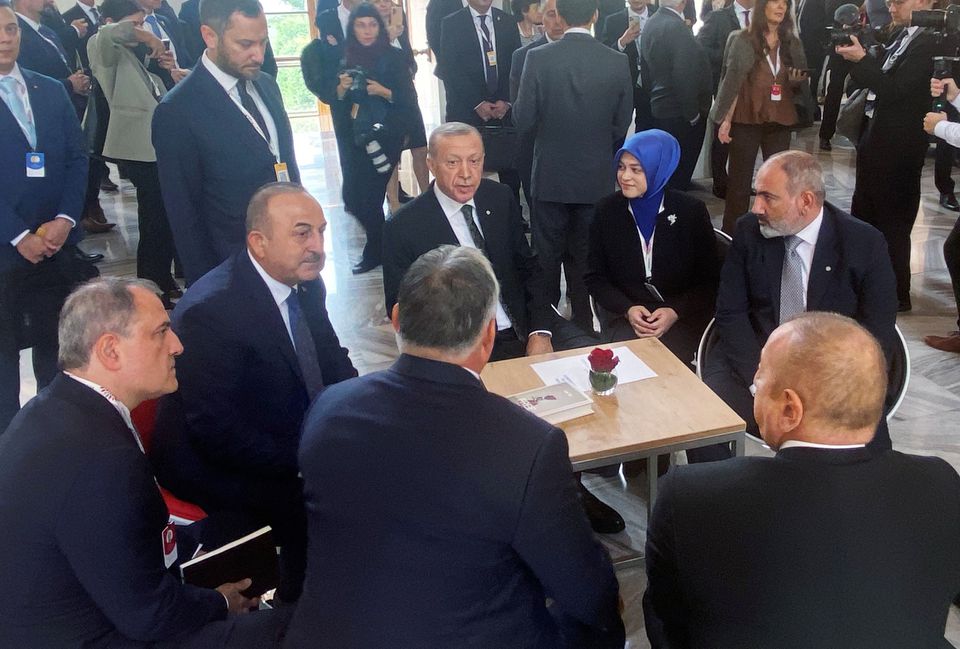 lideres-turcos-armenios-azerbaijaneses-encontram-cupula-apesar-divisoes
