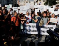 Parlamento da Turquia debate projeto de lei do Erdogan sobre “desinformação” da mídia