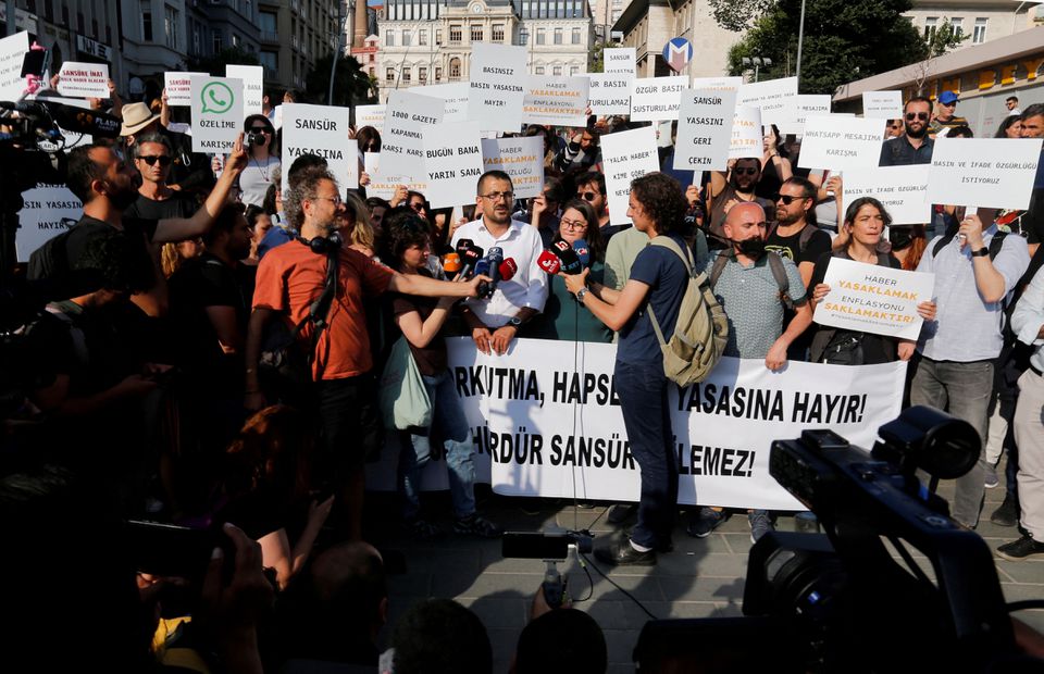 parlamento-turquia-debate-projeto-lei-desinformacao-midia-erdogan