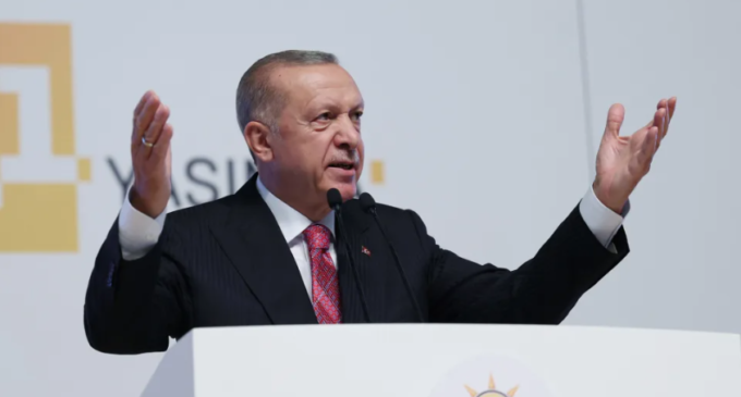 Presidente turco Erdoğan zomba da libra esterlina e diz que a moeda ‘explodiu’, mesmo quando a lira turca enfrenta sua própria crise econômica