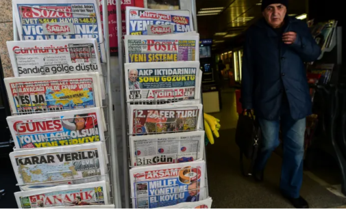 Repórteres criticam a nova lei de “fake news” da Turquia