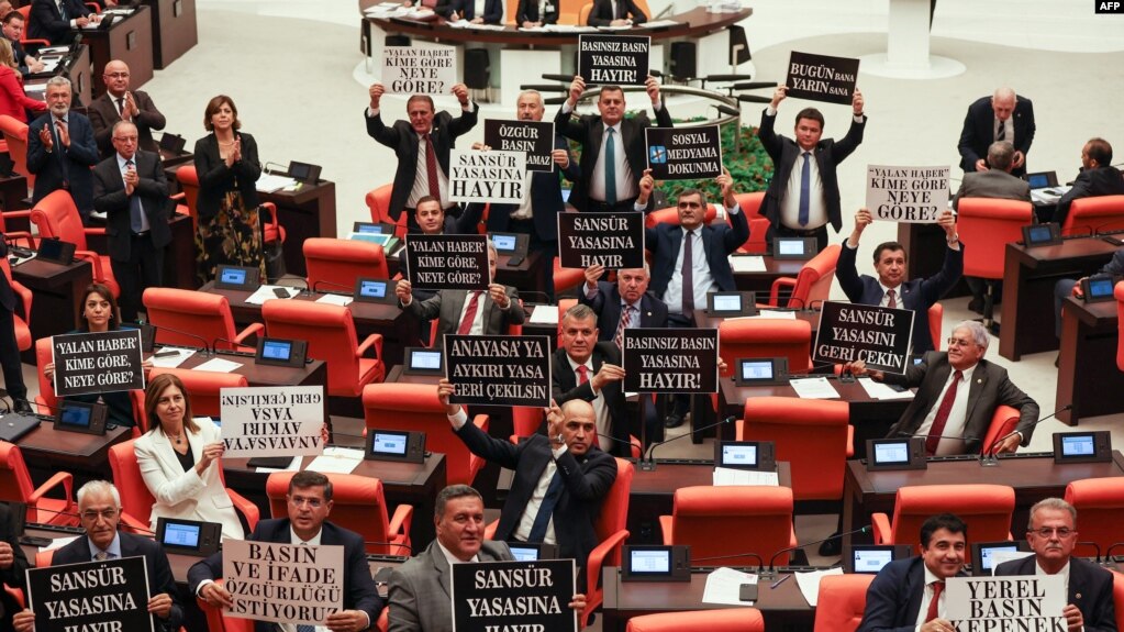 vontade-publica-sera-silenciada-proposta-lei-desinformacao-turquia