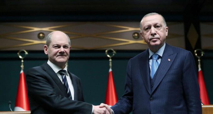 Erdoğan insta Scholz, da Alemanha, a manter “posição neutra” nas disputas entre Turquia e Grécia