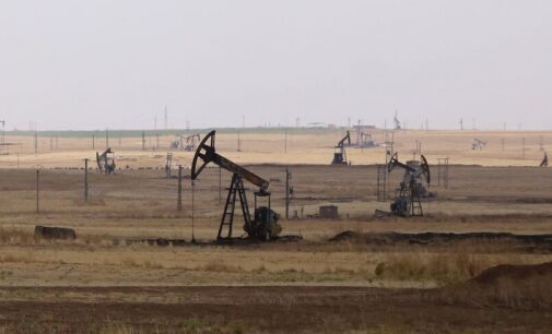 Bens petroleiros internacionais são supostamente atingidos conforme Turquia ataca zona curda da Síria