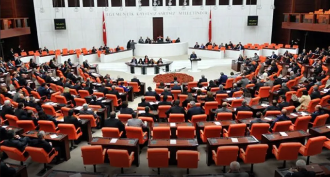 AKP e MHP rejeitam moção para investigar supostas relações do Estado com grupos criminosos