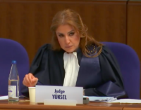 Juíza turca no mais alto tribunal de direitos humanos da Europa defende os argumentos falsos do governo durante os procedimentos 