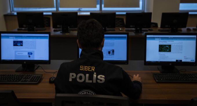 Polícia turca desenvolveu um aplicativo móvel exclusivo para uma empresa chinesa para relatórios de identificação