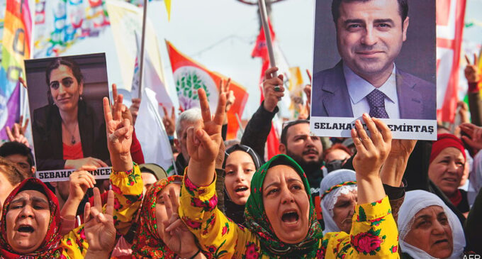 Turquia está a ponto de proibir o principal partido de oposição curdo