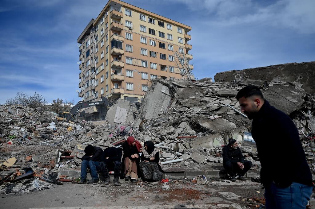 esperando-pelos-nossos-mortos-raiva-aumenta-devido-resposta-terremoto-turquia