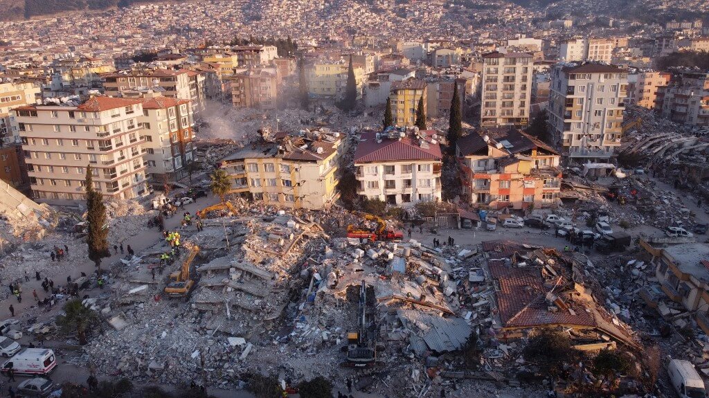 numero-mortos-sobe-acima-35000-turquia-siria-devido-terremoto