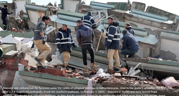 Principal associação de advogados da Turquia apresenta queixa contra empreiteiros e funcionários do governo por “assassinato” após terremoto