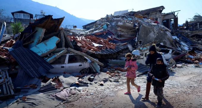 Discriminação antissíria prejudica resposta ao terremoto na Turquia