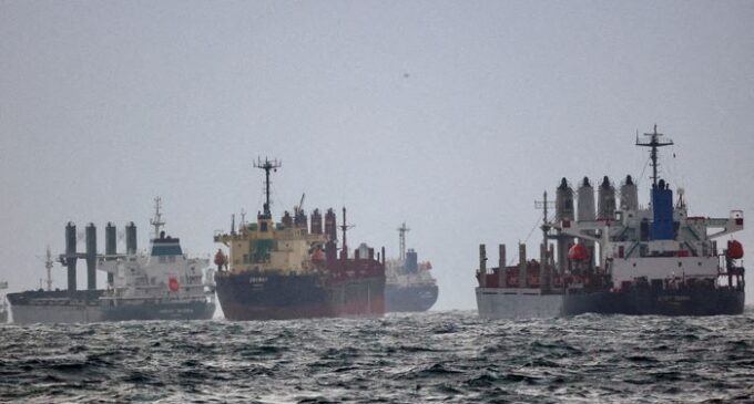 Ucrânia pede à Turquia para apreender navio que alega estar transportando grãos roubados