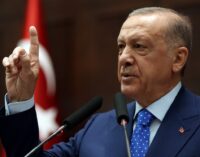 Erdoğan mais uma vez promete uma constituição civil e liberal para a Turquia se for eleito
