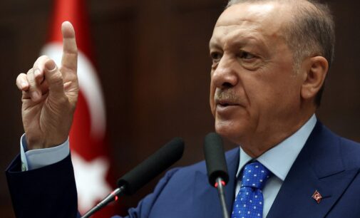 Erdoğan mais uma vez promete uma constituição civil e liberal para a Turquia se for eleito