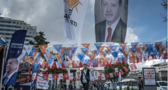 À medida que a votação turca se aproxima, os leais a Erdogan não conseguem imaginar mais ninguém no comando