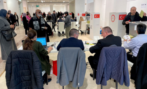 Turcos da Alemanha começam a votar nas críticas eleições turcas